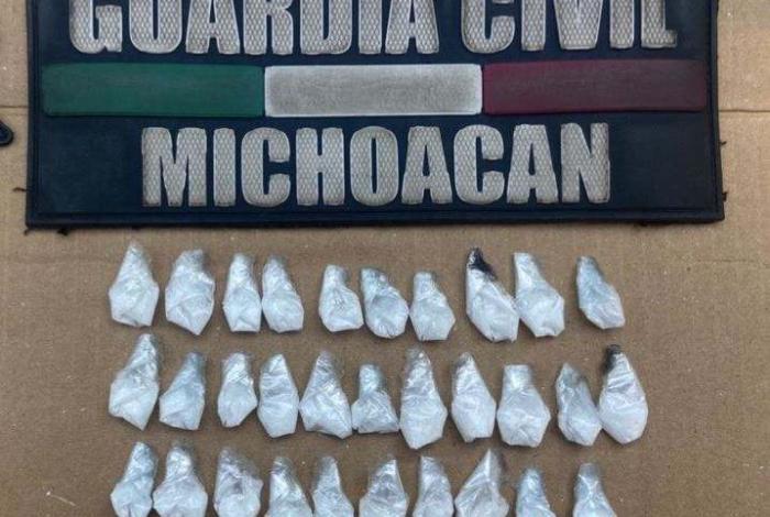 Guardia Civil detiene a un hombre con 31 dosis de metanfetamina, en Uruapan