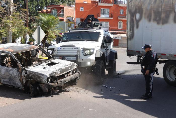 Guardia Civil libera bloqueos con apoyo de vehículos blindados