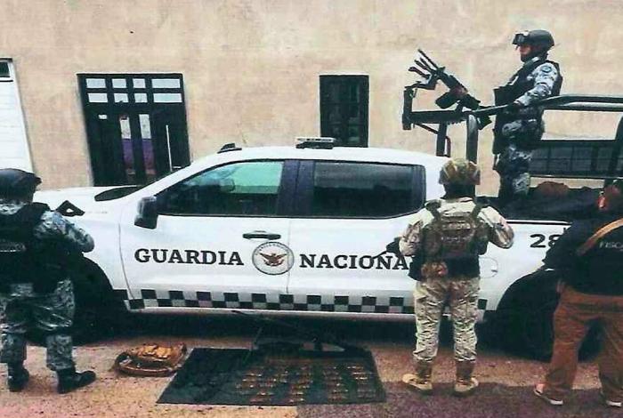 Guardia Nacional y Ejército Mexicano liberan a dos secuestrados y aseguran armamento, en Marcos Castellanos