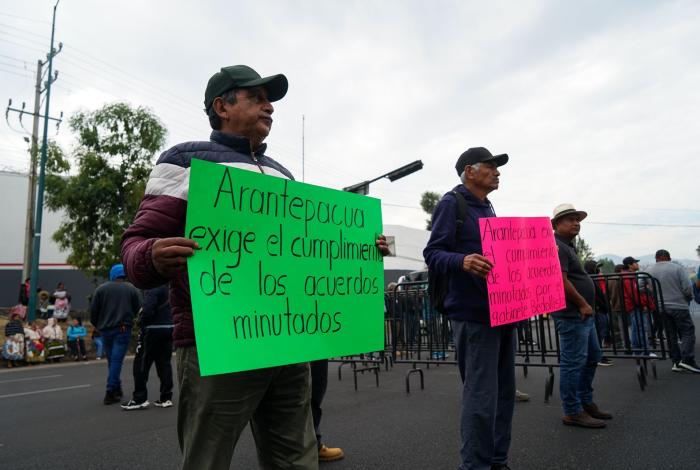 Habitantes de Arantepacua piden solución a obras en su comunidad