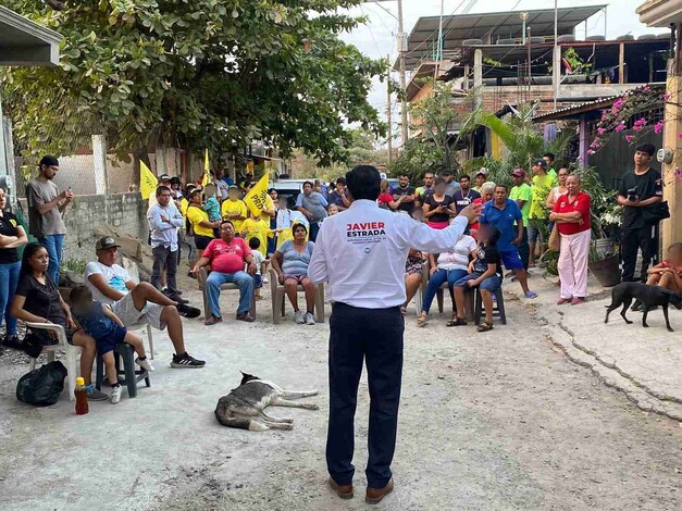 Habitantes de Guacamayas arropan proyecto de Javier Estrada