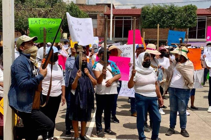 Habitantes de San Ángel Zurumucapio toman las armas contra el asedio del crimen organizado