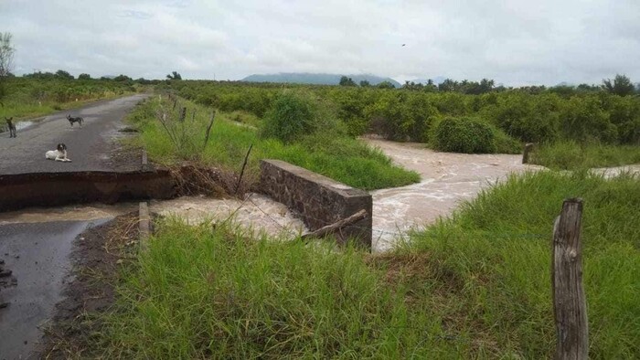 Habitantes de Tecomacán claman ayuda; siguen incomunicados por lluvias