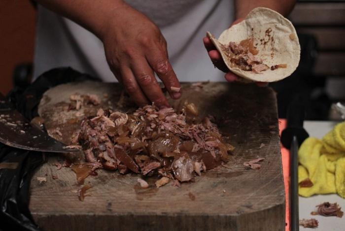 ¿Haces y vendes carnitas? Así puedes beneficiarte luego de que el platillo fue certificado ante el IMPI