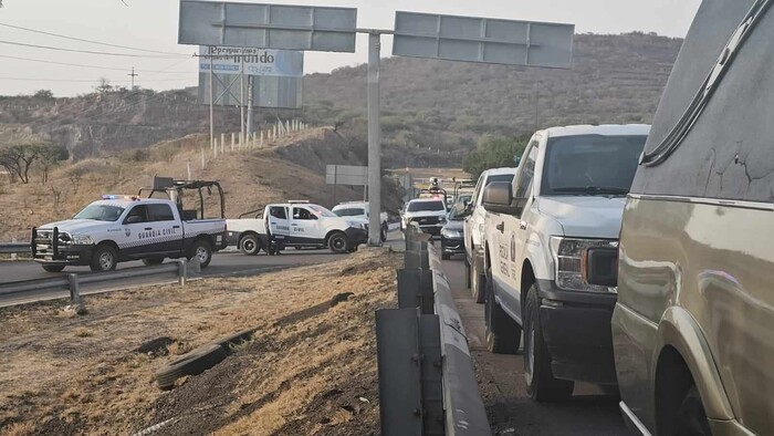 Hallan a hombre ejecutado a la orilla de la Morelia-Salamanca