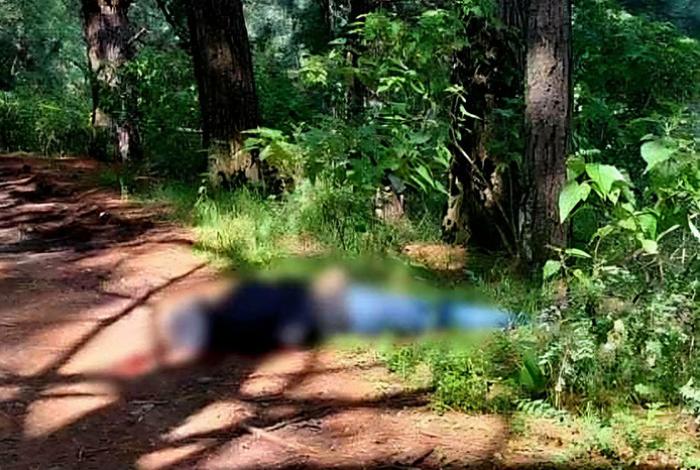 Hallan a hombre maniatado y sin vida en una brecha de Tlalpujahua