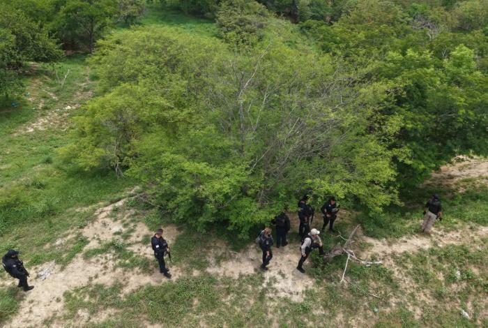 Hallan arsenal tras localizar cuatro ca dá ve res