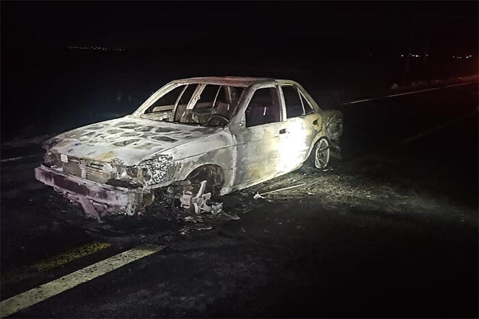 Hallan dos cadáveres calcinados en auto quemado en Cuitzeo