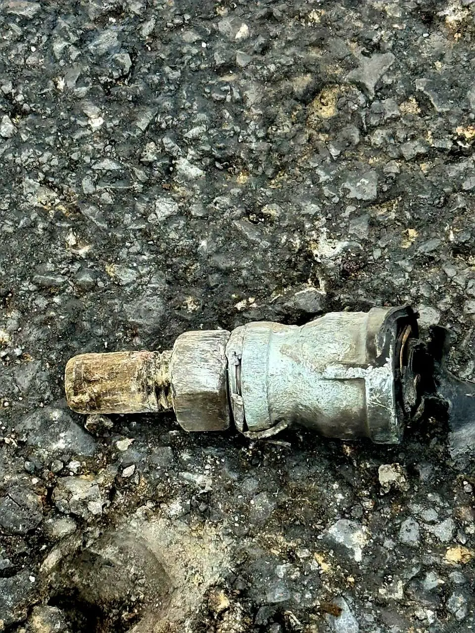 Hallan restos de artefacto explosivo arrojado desde un dron en la región de Zinapécuaro
