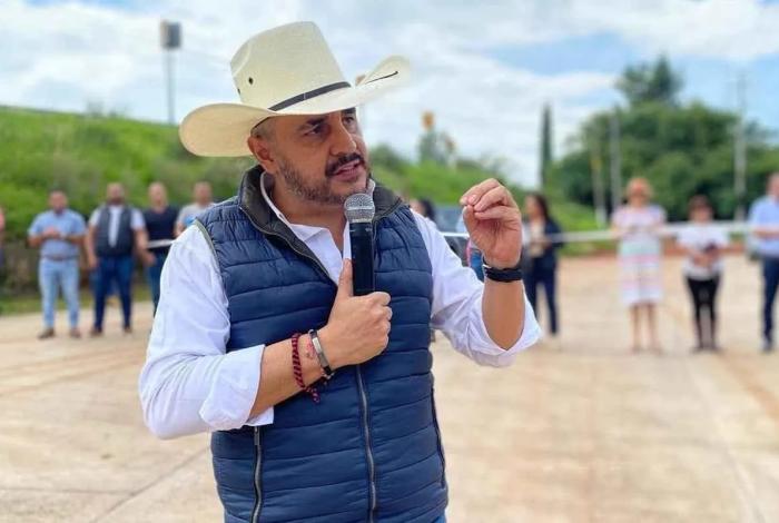 Hallan vehículo del ex alcalde de Zinapécuaro, Michoacán pero sigue desaparecido