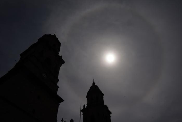 Halo solar sorprende el cielo de Morelia