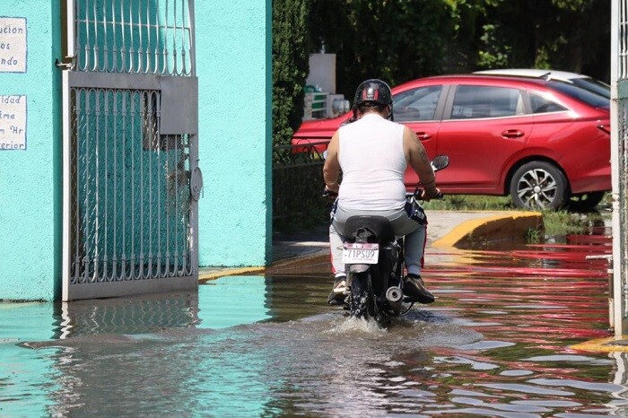 Hasta 120 familias abandonan Hacienda Tiníjaro por inundaciones; piden botas de plástico para ir a las escuelas