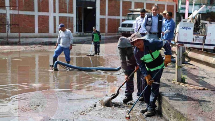 «Hasta 20 cm de altura se inundó», queja de comerciantes de la Av. Décima