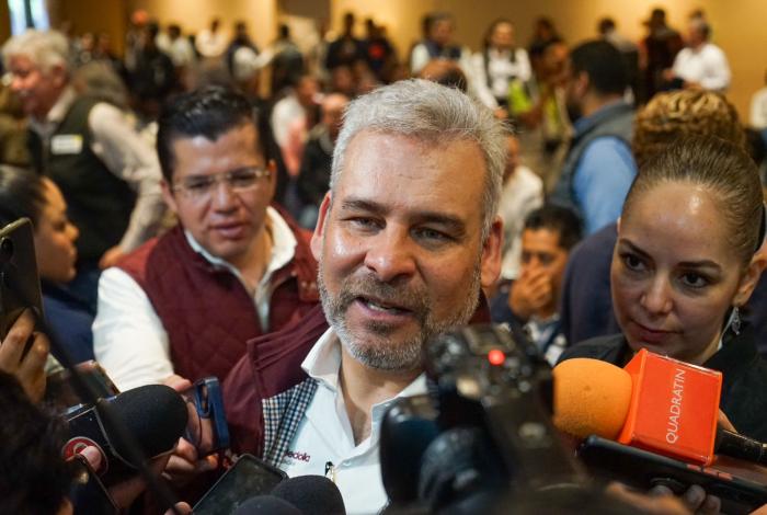 Hay libertad de expresión, Bedolla sobre firmas contra concierto de Nodal