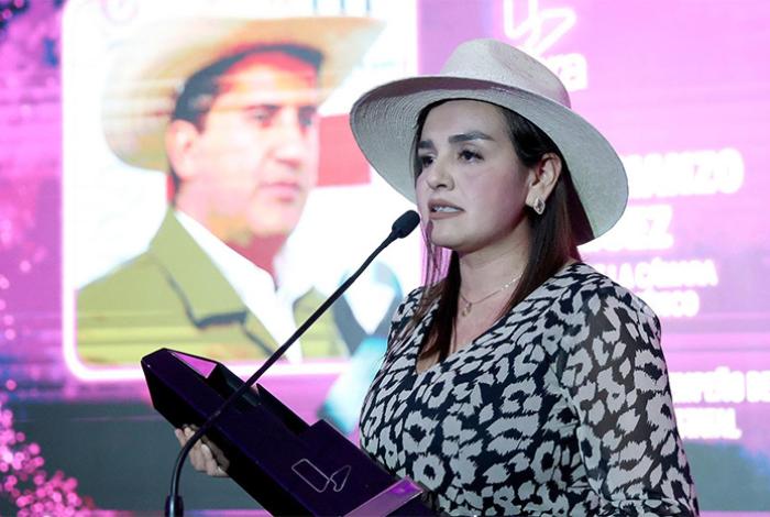 “Hay niveles”, responde Grecia Quiroz ante gritos de apoyo a Morón iniciados por Noroña en el Senado