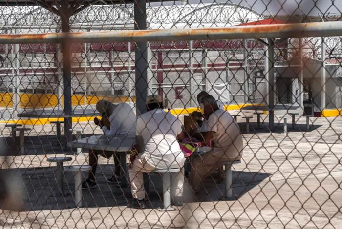 Hay revisión continua en centros penitenciarios para evitar tenencia de objetos prohibidos