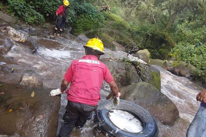 Hombre desaparece tras ser arrastrado por la corriente de río en Zitácuaro