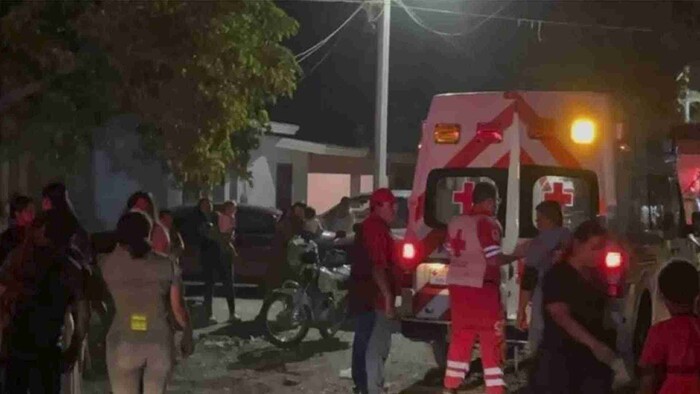 Hombre ebrio incendia su casa con su familia adentro en Sinaloa