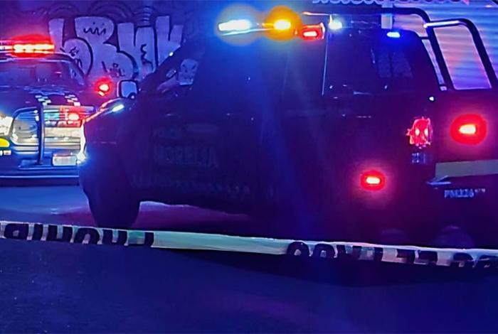 Hombre llega herido a clínica privada de Morelia tras ser atacado con machete en un bar