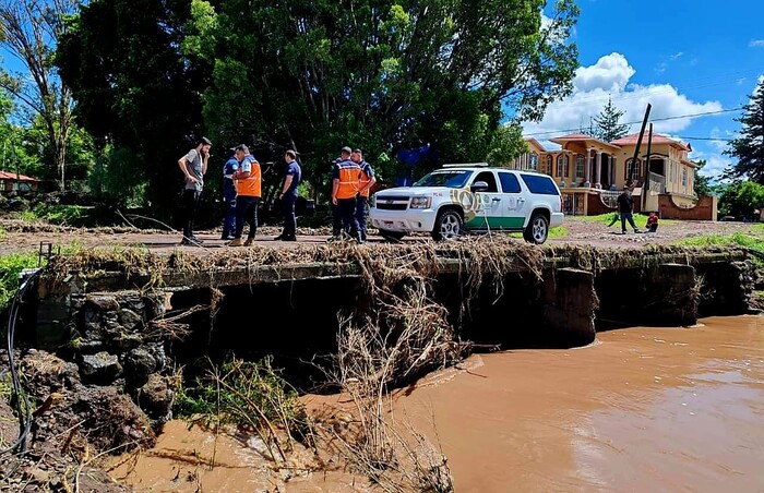 Hombre muere arrastrado por la creciente del arroyo “Las Navajas” en Zináparo