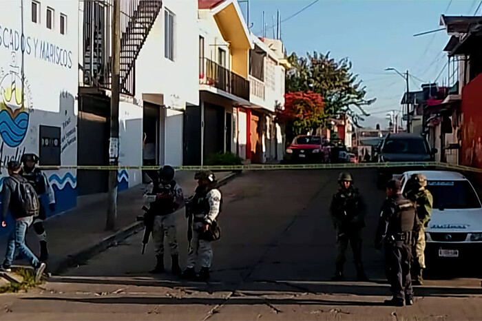 Hombre se opone a robo de su camioneta y es baleado, en la colonia Sol Naciente, en Uruapan