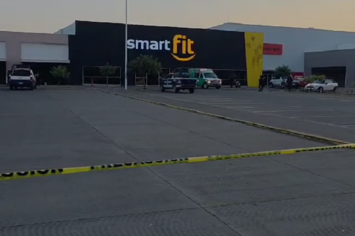 Hombres disparan gimnasio Smart Fit de Zamora; muere un hombre y una mujer queda herida