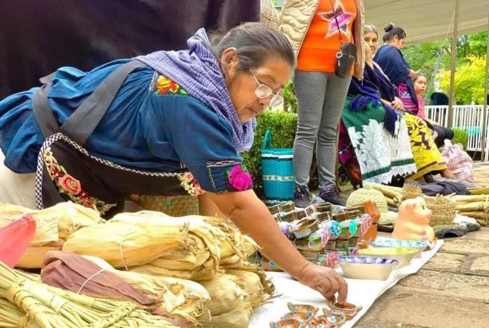 Honra Quiroga a las mujeres indígenas en el marco de su Aniversario