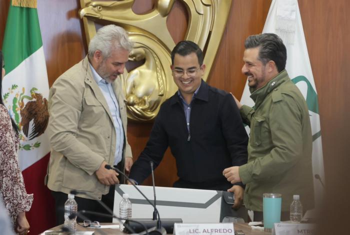 Hospitales del IMSS en Villas del Pedregal y Zitácuaro, hasta el 2026