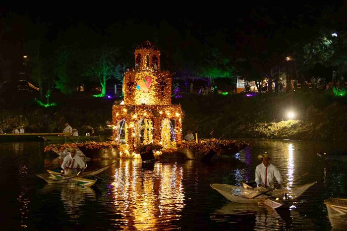 Hoy, último día para vivir el recorrido nocturno de canoas en manantiales de Urandén