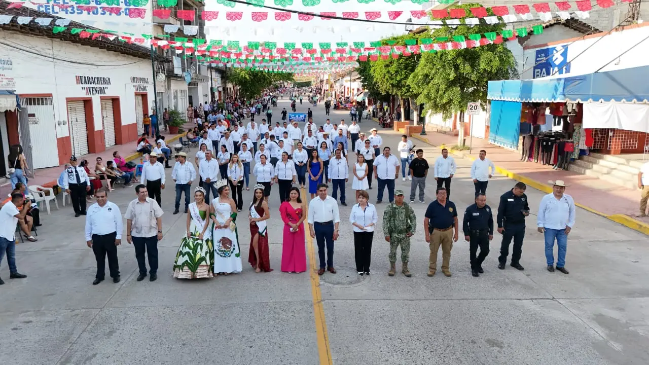 Huetamo vivió un gran desfile conmemorativo del inicio de la Independencia 