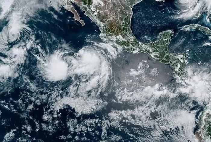 Huracán Flossie alcanza categoría 1 y pone en alerta a México