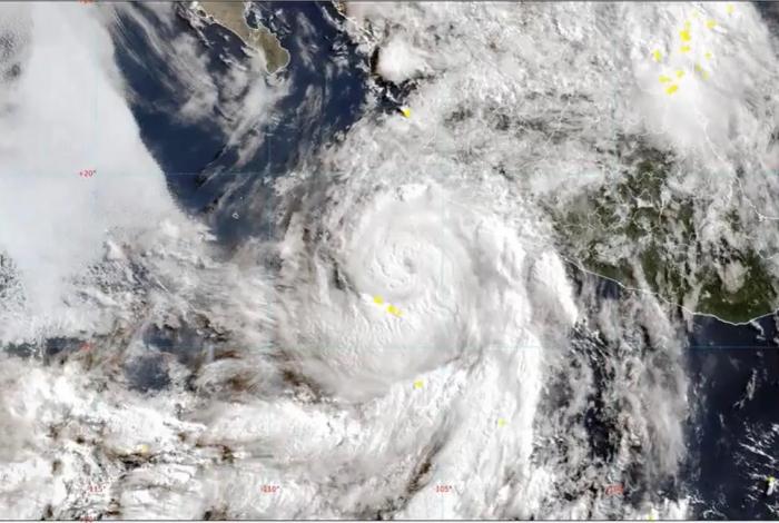 Huracán Flossie se intensifica a categoría 2