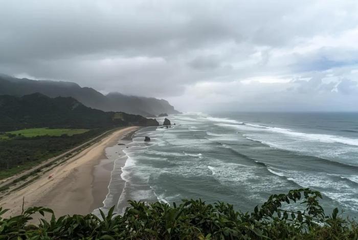 Huracán Priscilla amenaza con intensas lluvias por el Pacífico