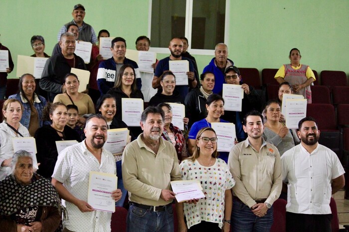 Icatmi fortalece a locatarios del mercado de Pátzcuaro en manejo de emociones en el trabajo