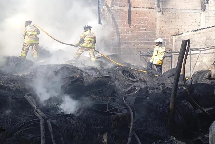 Identifican víctimas de avioneta caída en Toluca