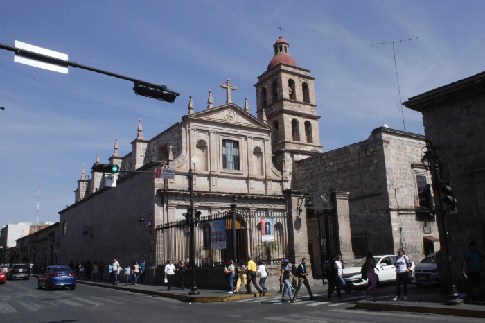 Imágenes | El Templo de la Cruz de Morelia un ícono discreto del barroco y la devoción