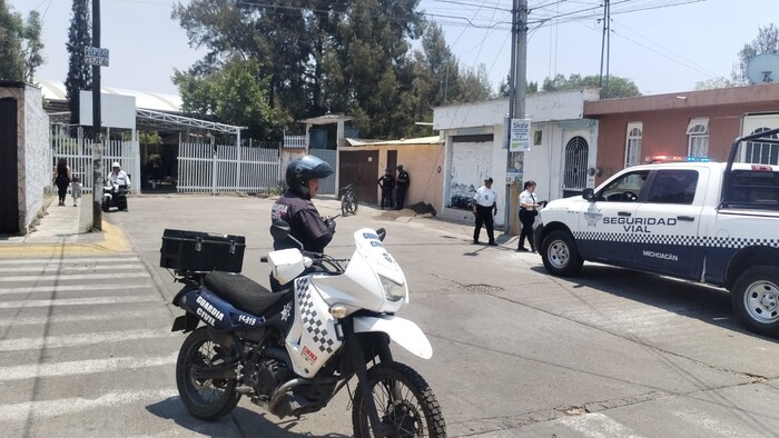 #Imágenes | Llamadas de broma al número de emergencias 911 movilizan a la Policía Morelia en la Justo Mendoza 