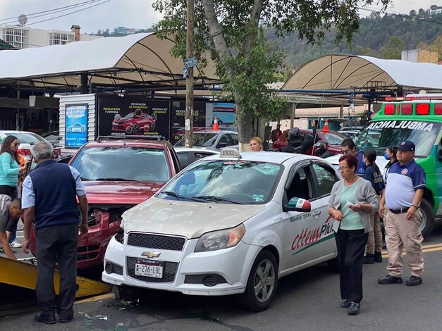 #Imágenes | Se registra choque entre camioneta y taxi en Calzada Ventura Puente de Morelia 