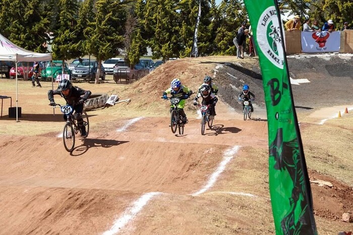 IMCUFIDE respalda a michoacanos ganadores de Liga Nacional de BMX Racing