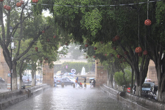 IMÁGENES | Este sábado, otra tormenta azota en Morelia; el nivel del agua sube en varias zonas