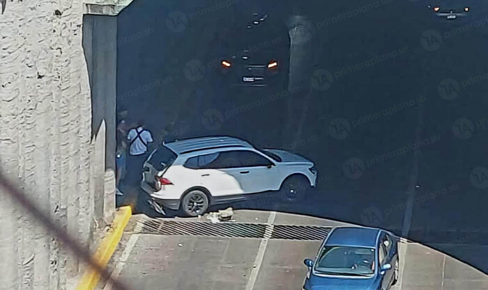 Impacta camioneta en túnel de salida a Charo y se da a la fuga