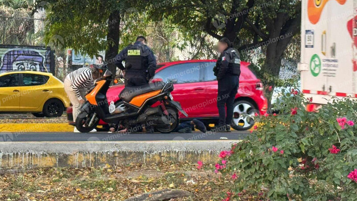 Impactan a motociclista en la Vasco de Quiroga y otro derrapa en Camelinas