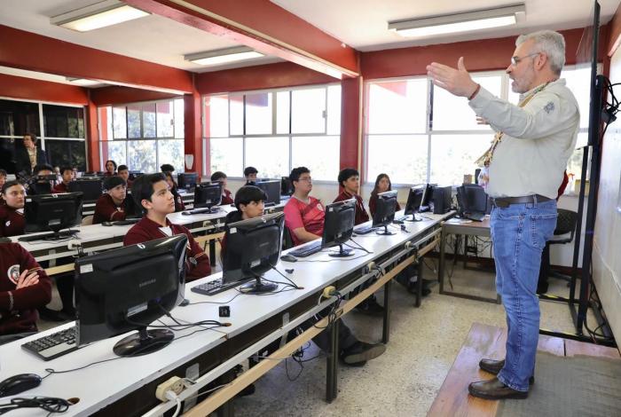 Impulsa Michoacán talento digital a través de formación especializada en Inteligencia Artificial: Bedolla