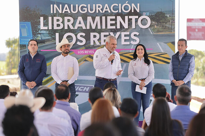 Inaugura Bedolla rehabilitación de 2.1 kilómetros del libramiento de Los Reyes