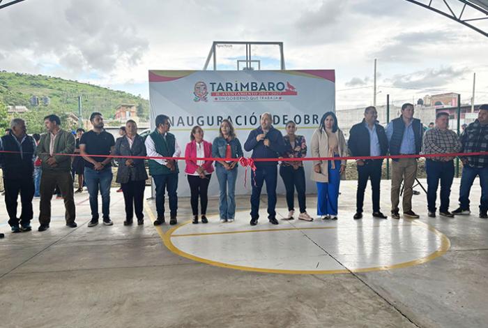 Inaugura Eric Gaona cancha rehabilitada en la colonia Miguel Hidalgo