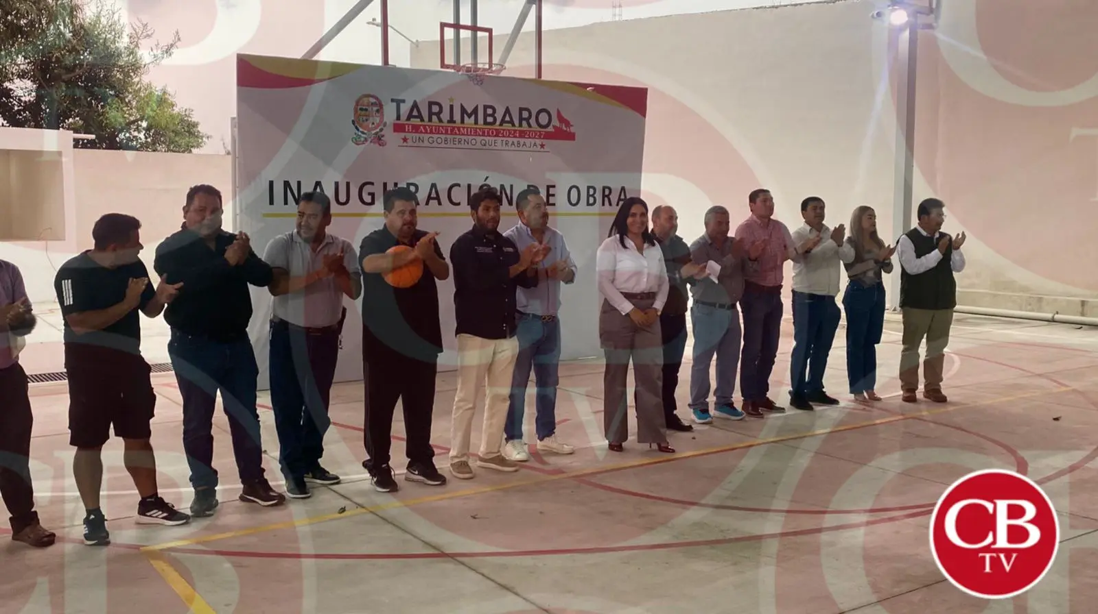 Inaugura Eric Gaona cancha de sus múltiples en el Colegio, municipio de Tarímbaro