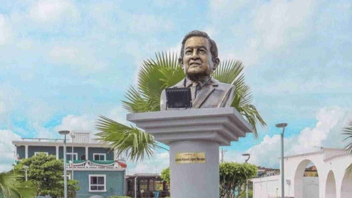 Inauguran busto de AMLO y plaza cívica en Veracruz