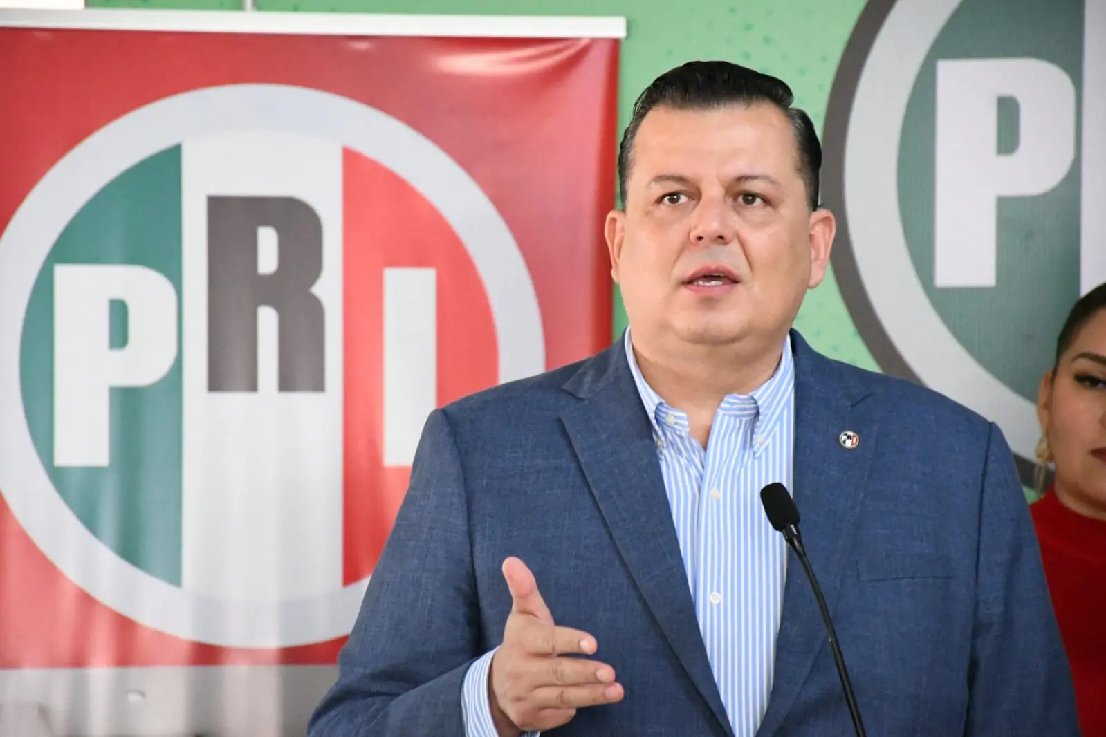 Inauguran en el PRI elevador para personas con discapacidad y adultos mayores