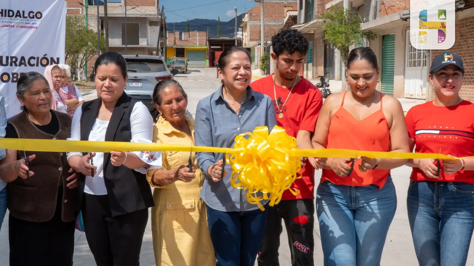 Inauguran pavimentación de la calle Miguel Domínguez y rehabilitación del parque en la colonia Francisco Villa de Ciudad Hidalgo