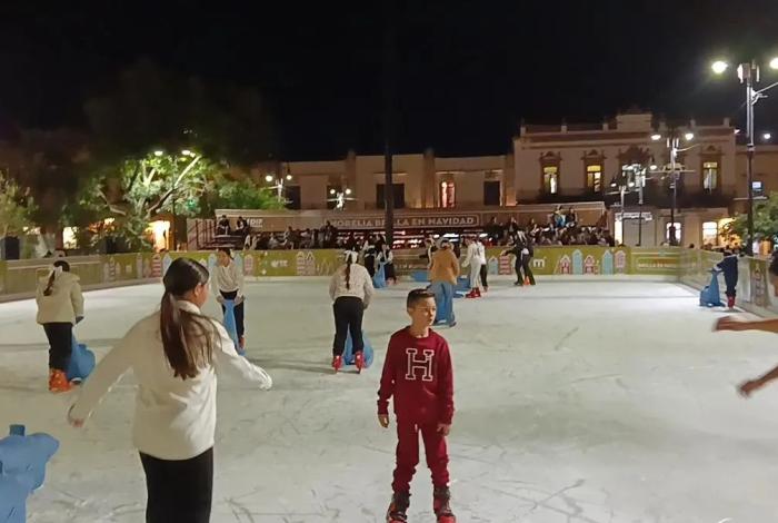 Inauguran pista de hielo gratuita en el Centro de Morelia